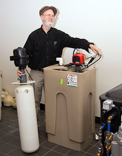 Radon expert Bill Brodhead teaching a radon mitigation course at Rutgers