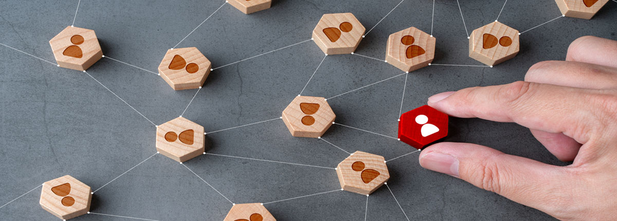 Business & HR icon on hexagon puzzle representing human capital audit