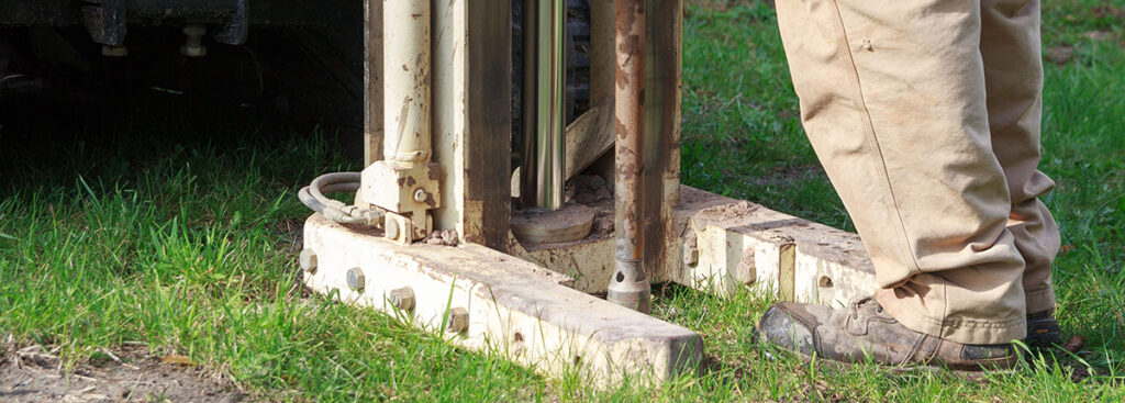 Environmental drilling rig advances soil borings into the ground